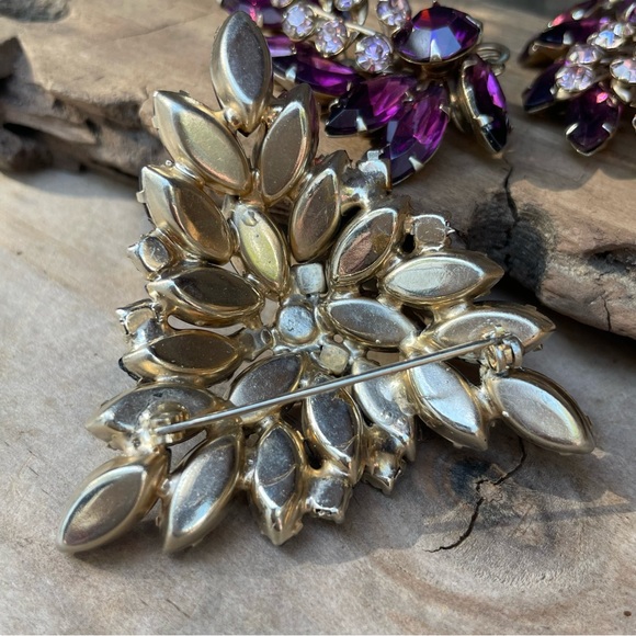 JULIANA D&E Vintage Rhinestone Demi Parure Brooch & Earring Set Amethyst - Picture 5 of 13